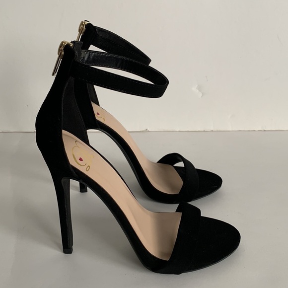 Heart in D Ankle Strap Sandals - Picture 8 of 13